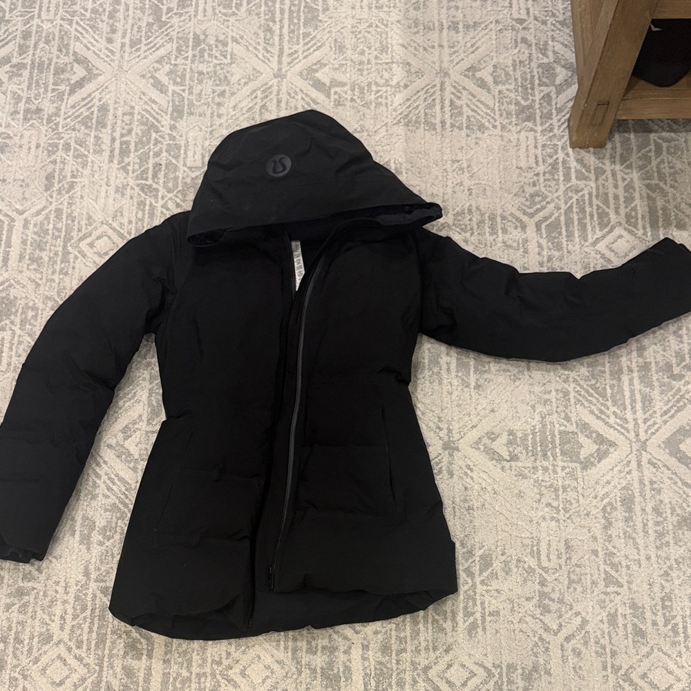 Stretchseal sleet street 600 down fill jacket/ lululemon puffer jacket